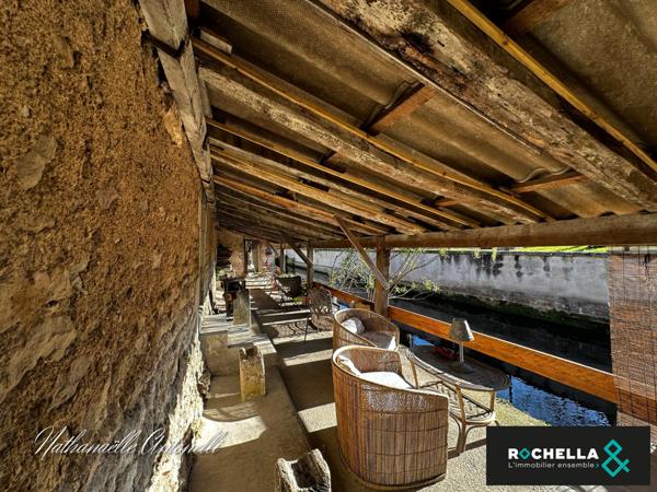 MAISON EN PIERRE ST JEAN D'ANGELY