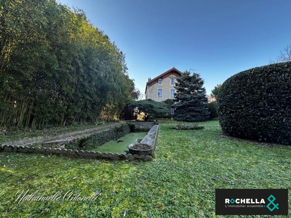 MAISON EN PIERRE ST JEAN D'ANGELY