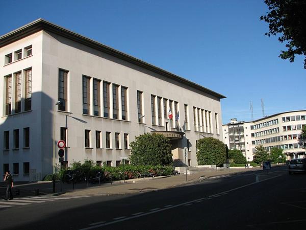 Bel appartement 3 pièces, 2 chambres avec cave et parking - 4e étage dans immeuble de grand standing