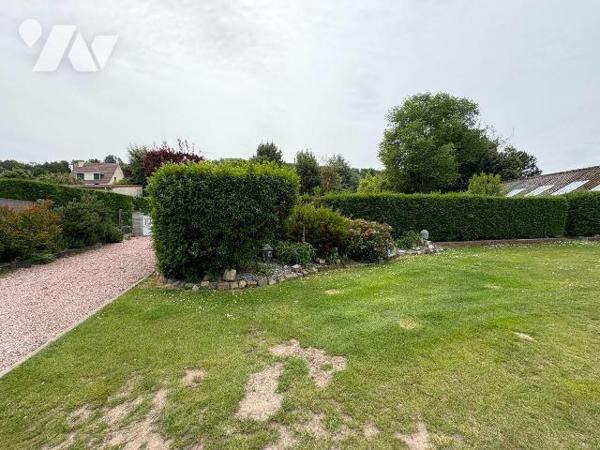 Pavillon individuel comprenant :

Au rez-de-chaussée : une cuisine aménagée et équipée ouvert...