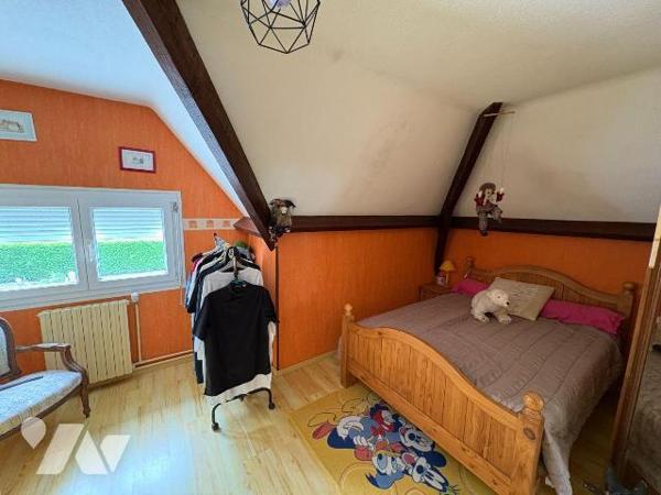 Pavillon individuel comprenant :

Au rez-de-chaussée : une cuisine aménagée et équipée ouvert...