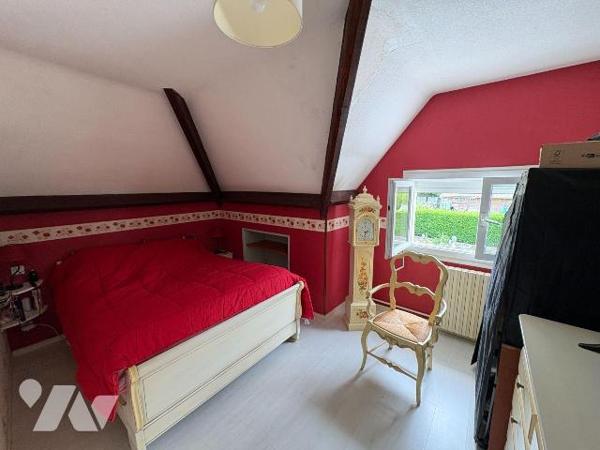 Pavillon individuel comprenant :

Au rez-de-chaussée : une cuisine aménagée et équipée ouvert...