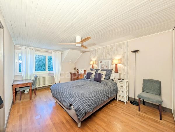 A vendre à Saint-Marcel (71) cette villa authentique de 189 m² 7 pièces 5 chambres 1 bureau et terrain de 2310 m²