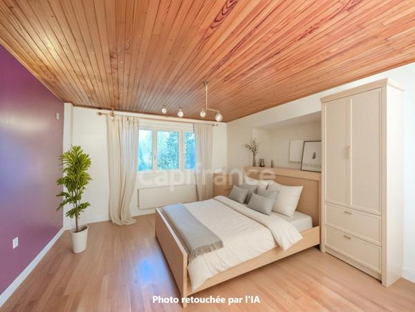 A vendre à Saint-Marcel (71) cette villa authentique de 189 m² 7 pièces 5 chambres 1 bureau et terrain de 2310 m²