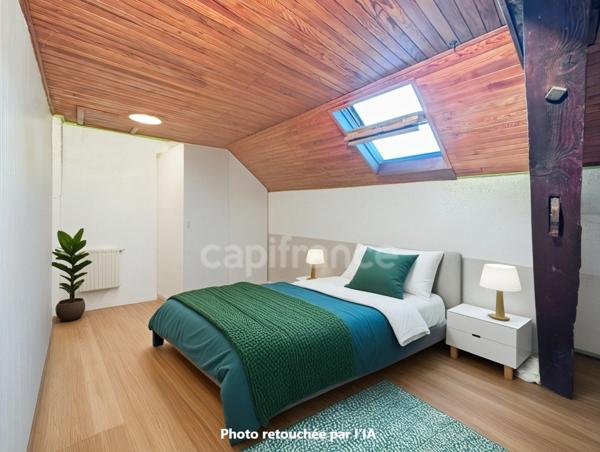 A vendre à Saint-Marcel (71) cette villa authentique de 189 m² 7 pièces 5 chambres 1 bureau et terrain de 2310 m²