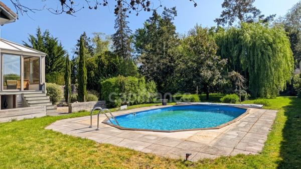 A vendre à Saint-Marcel (71) cette villa authentique de 189 m² 7 pièces 5 chambres 1 bureau et terrain de 2310 m²
