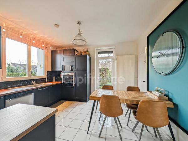 A vendre à Saint-Marcel (71) cette villa authentique de 189 m² 7 pièces 5 chambres 1 bureau et terrain de 2310 m²