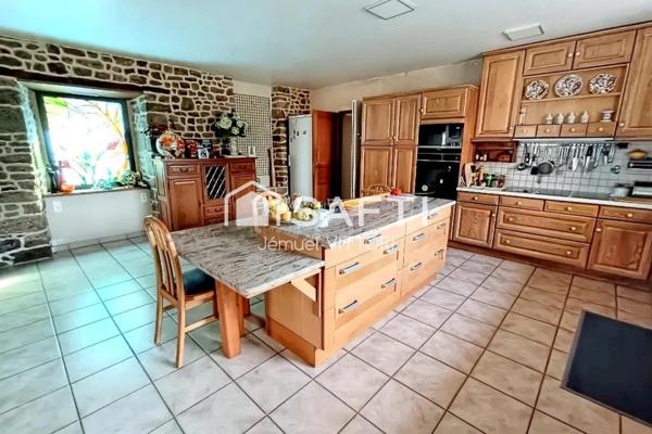 Propriété spacieuse avec dépendance et terrain clos