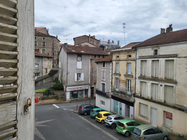 Maison de ville à restaurer au fort potentiel