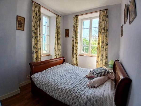 Maison charentaise spacieuse et lumineuse avec grands ateliers et garage