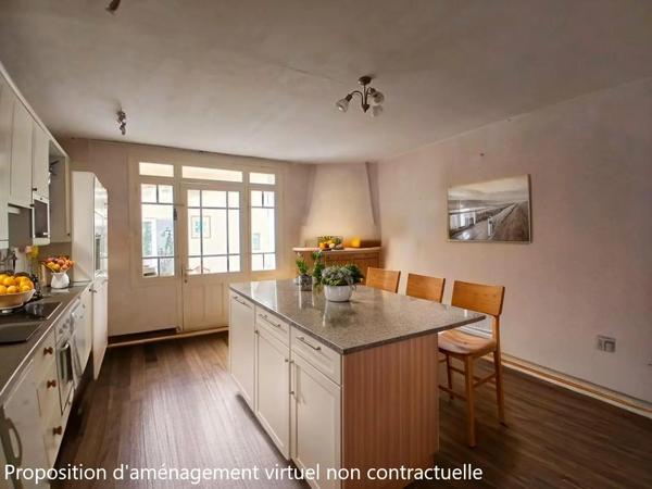 Maison charentaise spacieuse et lumineuse avec grands ateliers et garage
