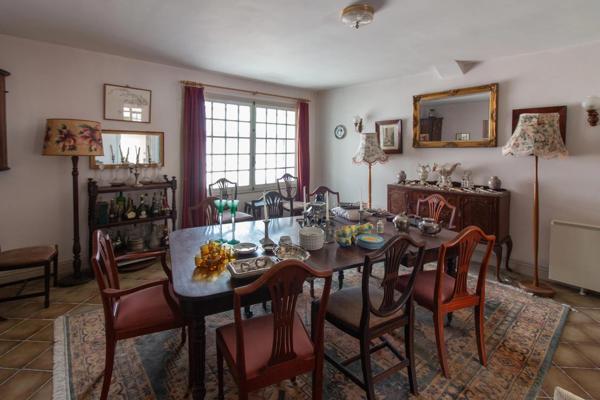 Maison charentaise spacieuse et lumineuse avec grands ateliers et garage
