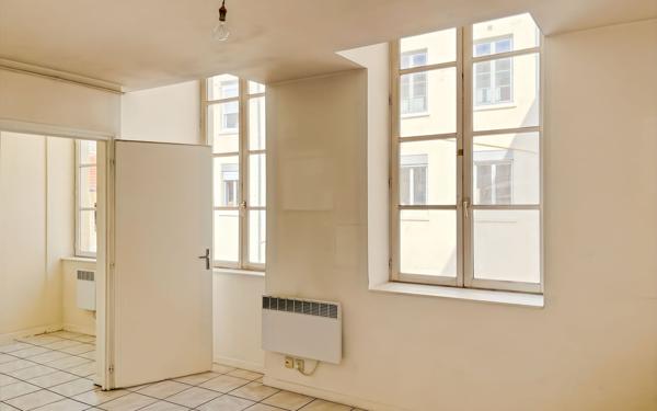 Appartement à vendre    1 pièce • 25,42 m2 Lyon 1