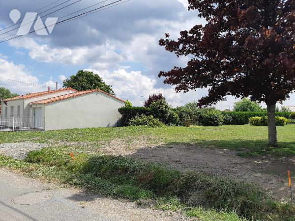 SAINT JULIEN DE CONCELLES terrain 483m²