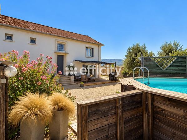Maison
         6 pièces
        - 153 m² Exclusivité 450 000 € *