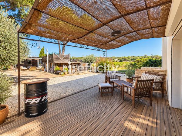 Maison
         6 pièces
        - 153 m² Exclusivité 450 000 € *
