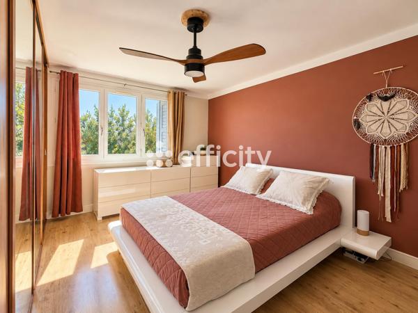 Maison
         6 pièces
        - 153 m² Exclusivité 450 000 € *