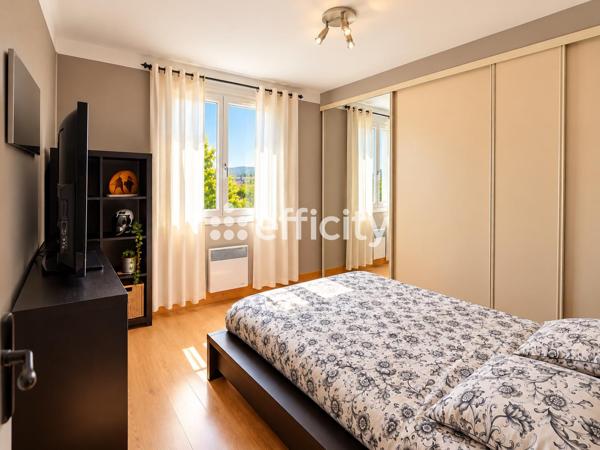 Maison
         6 pièces
        - 153 m² Exclusivité 450 000 € *