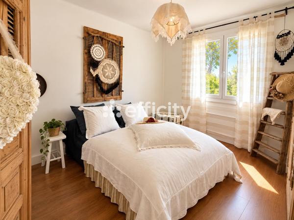Maison
         6 pièces
        - 153 m² Exclusivité 450 000 € *