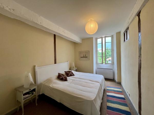 Charmante maison de village rénovée avec magnifique espace de vie extérieur et jardin clos
