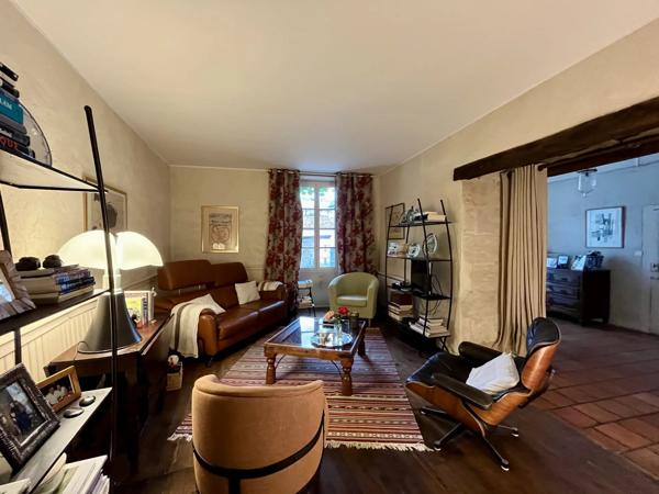 Charmante maison de village rénovée avec magnifique espace de vie extérieur et jardin clos