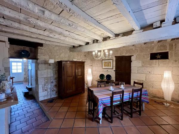 Charmante maison de village rénovée avec magnifique espace de vie extérieur et jardin clos