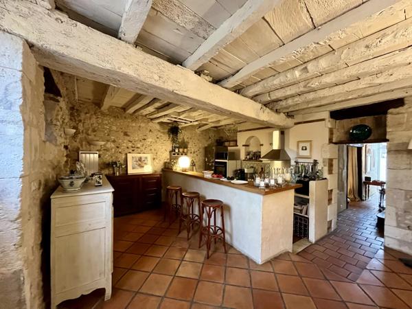 Charmante maison de village rénovée avec magnifique espace de vie extérieur et jardin clos