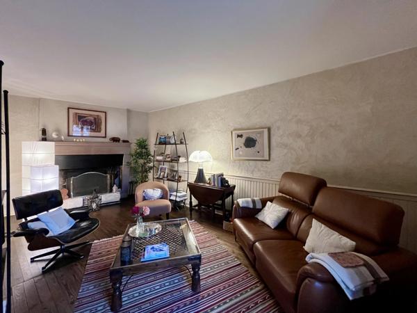 Charmante maison de village rénovée avec magnifique espace de vie extérieur et jardin clos