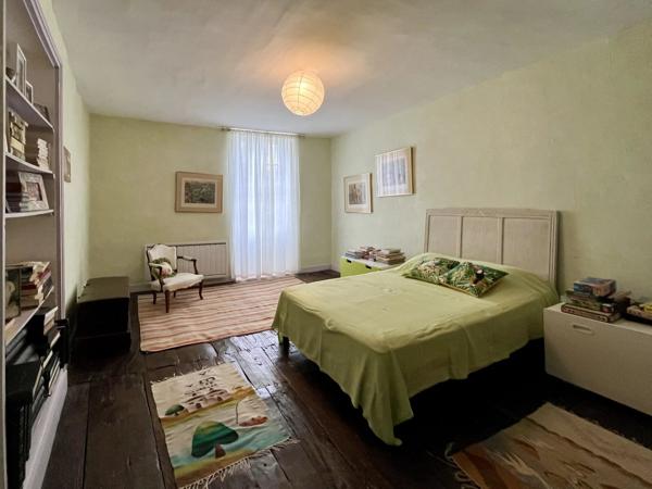 Charmante maison de village rénovée avec magnifique espace de vie extérieur et jardin clos