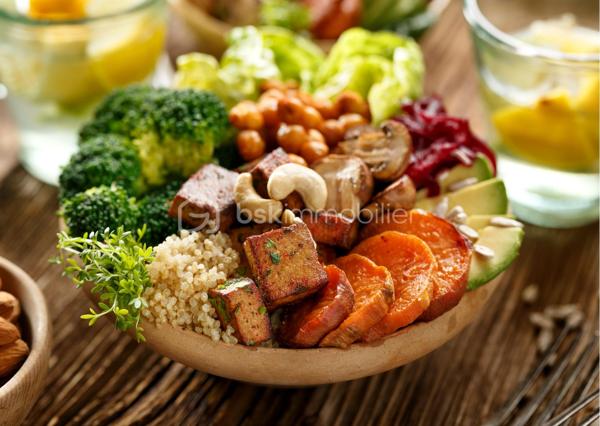 À vendre dans le 8ème arrondissement Parisien un restaurant avec une belle croissance du chiffre d’affaires.

- Superficie 110 m2 répartis sur 2 niveaux : 
Rez-de-chaussée :  la salle - une cuisine tout équipée - les toilettes pour la clientèle
Au sous-sol : 2 réserves 
- Extraction : 350 mm
- Vitrine : 9 mL
- Bail : 3/6/9 
- Loyer mensuel : 4445 € HT
- Charges : 190 €

Bien en copropriété 
Taxe foncière : 2125 €

Selon l'article L.561.5 du Code Monétaire et Financier, pour l'organisation de la visite,
la présentation d'une pièce d'identité vous sera demandée.

Marie Odile KOUADIO vous propose également un portefeuille diversifié de biens commerciaux à la vente et en location.
Contactez-moi au 07 45 52 66 04 pour un échange personnalisé et accédez à des opportunités off-market que vous ne trouverez nul par ailleurs.