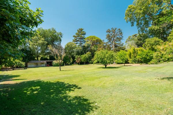 Bastide de caractère du XVIIIe siècle avec piscine et dépendances à Cadenet