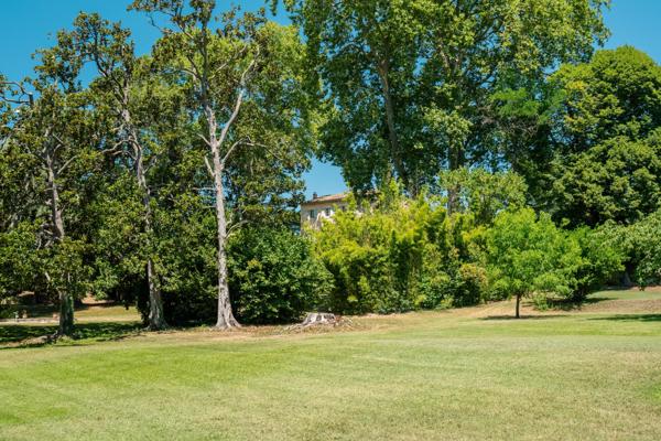 Bastide de caractère du XVIIIe siècle avec piscine et dépendances à Cadenet