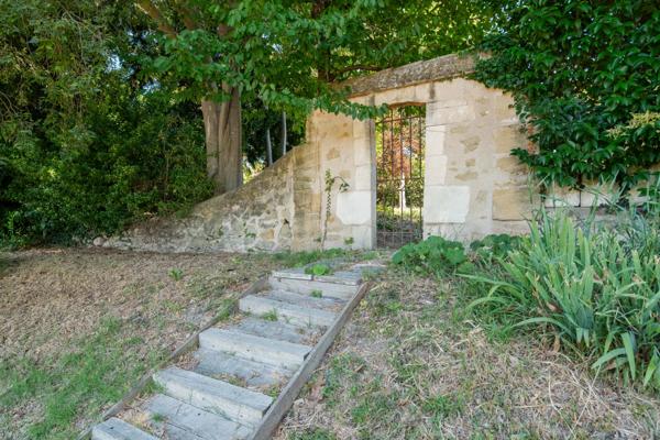 Bastide de caractère du XVIIIe siècle avec piscine et dépendances à Cadenet