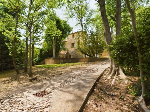 Bastide de caractère du XVIIIe siècle avec piscine et dépendances à Cadenet