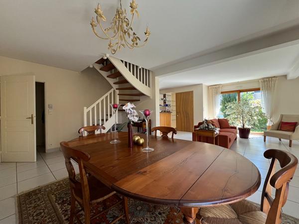 Maison 4 chambres et garage à vendre à Vannes - Quartier recherché de Bernus