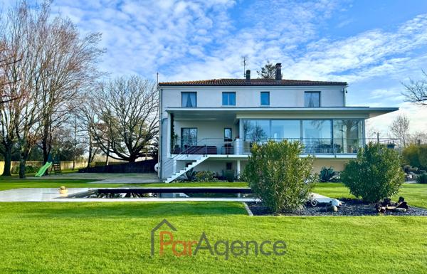 SAUJON VILLA 9 PIECES PARC 5213 M2 PISCINE