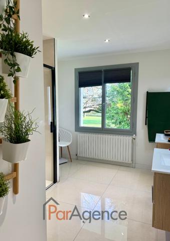 SAUJON VILLA 9 PIECES PARC 5213 M2 PISCINE