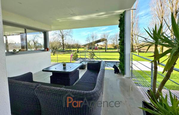 SAUJON VILLA 9 PIECES PARC 5213 M2 PISCINE