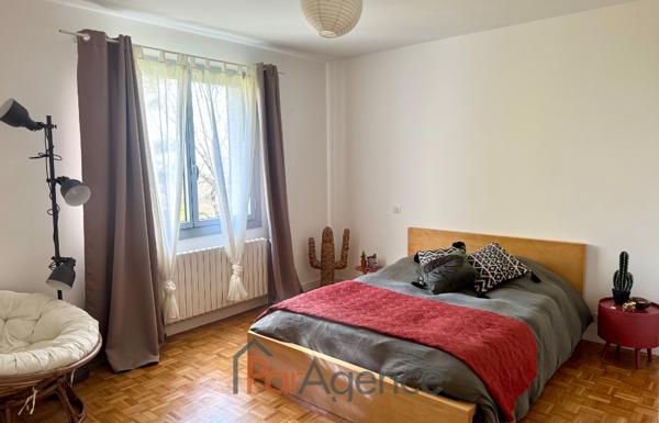 SAUJON VILLA 9 PIECES PARC 5213 M2 PISCINE