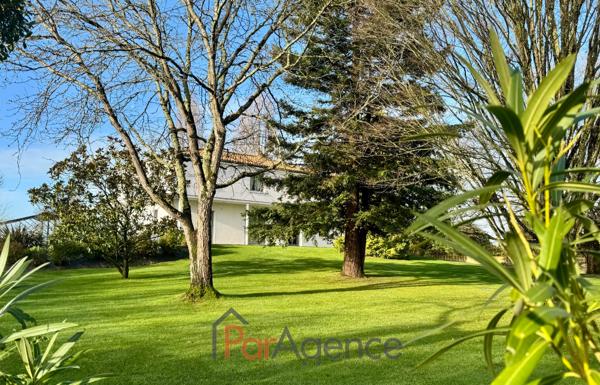 SAUJON VILLA 9 PIECES PARC 5213 M2 PISCINE