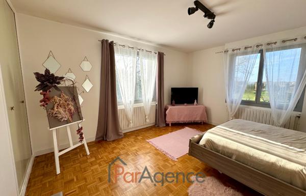 SAUJON VILLA 9 PIECES PARC 5213 M2 PISCINE