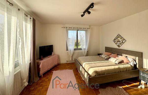 SAUJON VILLA 9 PIECES PARC 5213 M2 PISCINE