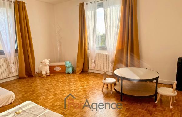 SAUJON VILLA 9 PIECES PARC 5213 M2 PISCINE