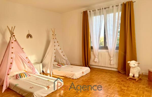 SAUJON VILLA 9 PIECES PARC 5213 M2 PISCINE