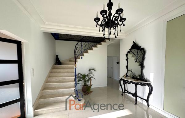 SAUJON VILLA 9 PIECES PARC 5213 M2 PISCINE