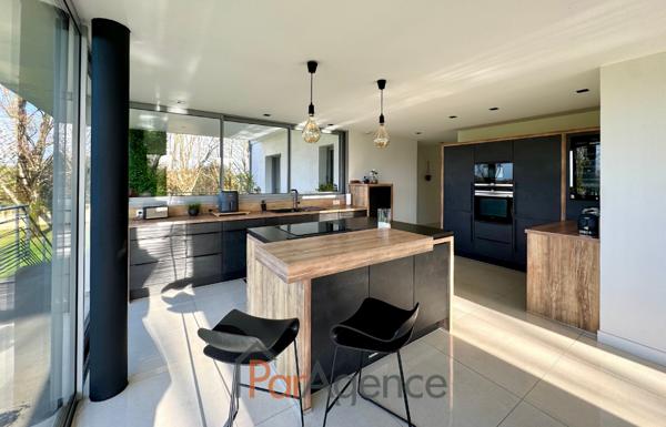 SAUJON VILLA 9 PIECES PARC 5213 M2 PISCINE