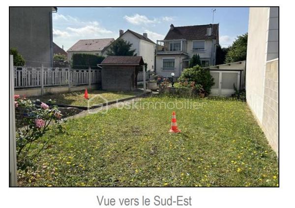 Terrain à bâtir de 265 m² – Parcelle AK n°128 – Lot 2

Dans un secteur résidentiel recherché, découvrez ce terrain plat de 265 m²,, idéal pour votre projet.
Possibilité :
- Maison R+1 avec jardin arrière et stationnement avant.
- Surface habitable estimée entre 95m² et 130m²
- Façade de 7 à 9 mètres
- Emprise au sol : 55 à 70 m² environ
 Réseaux d’assainissement disponibles (EU/EP). Ancien puits en fond de parcelle. 
Avoisinant construit en limite Sud-Ouest.
Étude géotechnique G1 PGC réalisée: limons des plateaux (limon brun, GTR A2). .
Accès aisé pour terrassement (pelle à chenilles).

Atouts:
Terrain plat de 265 m², facile à construire
Étude géotechnique G1 PGC disponible
Environnement calme et résidentiel
Contexte de risques favorable (zone 1, hors carrières/PPR)
Coordonnées GPS: 48.789506, 2.548001

Contactez-moi pour le dossier complet (PLU, bornage, viabilités) et organiser une visite.