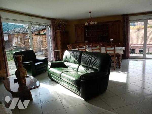 pavillon traditionnel de plain pied avec terrain attenant de 420 m²