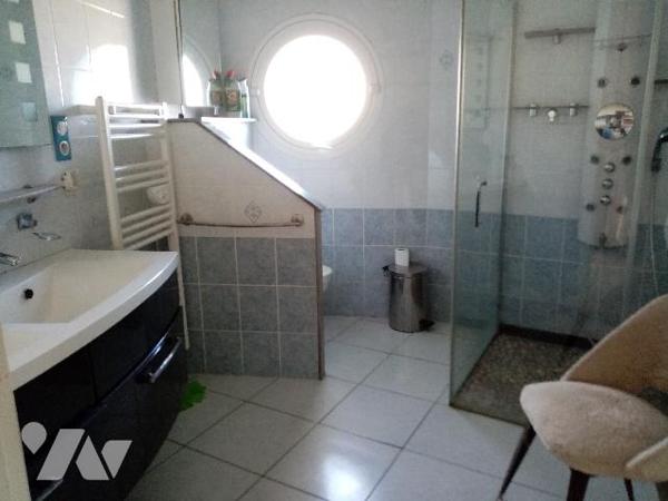 pavillon traditionnel de plain pied avec terrain attenant de 420 m²