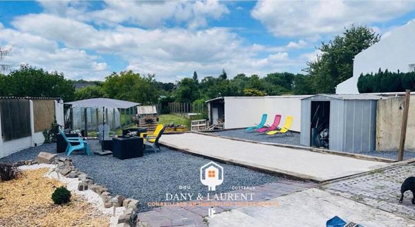 jolie maison famillialle entièrement rénové avec un trés beau jardin